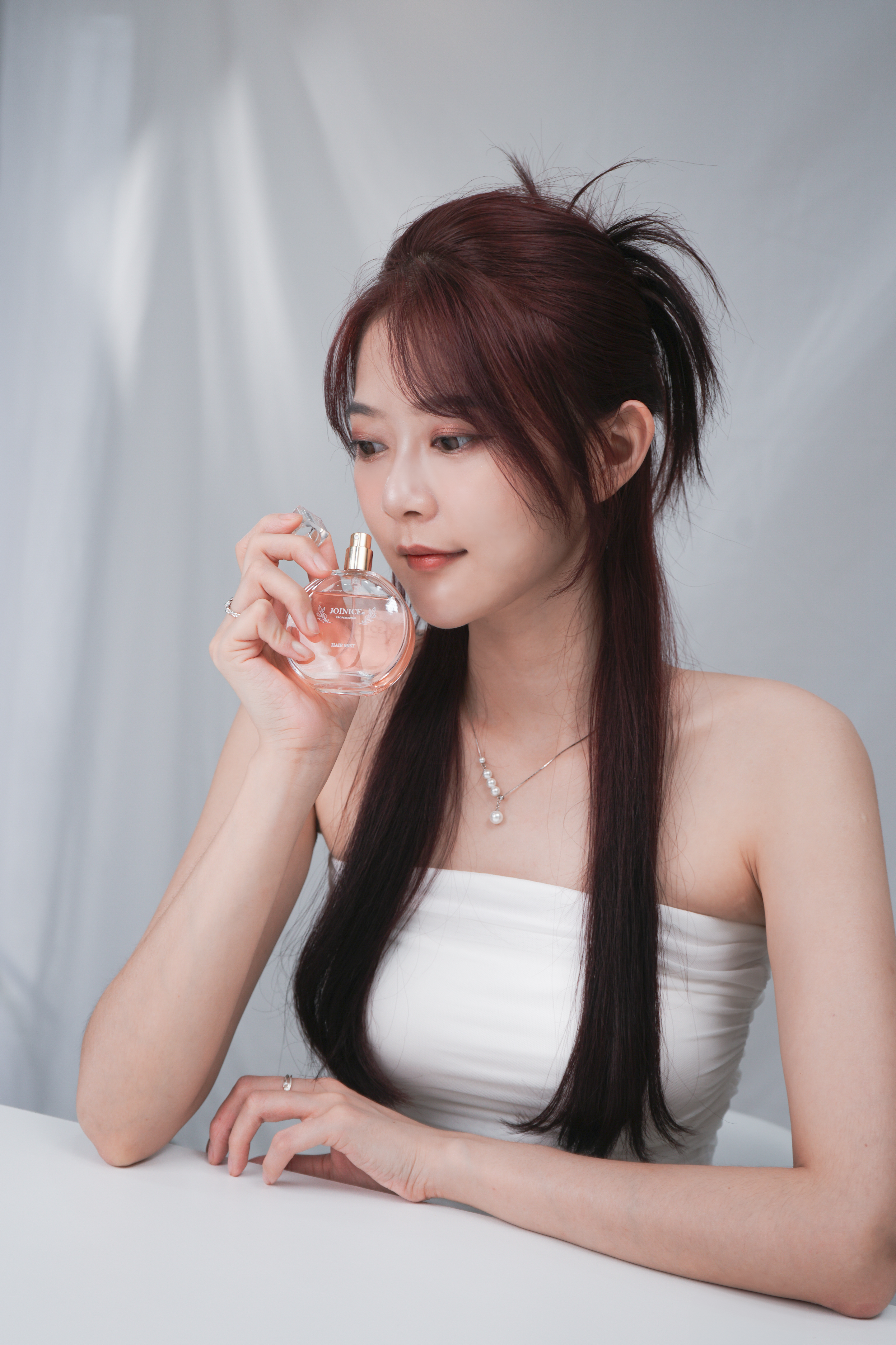 Wendy 設計師桌邊生活形象照