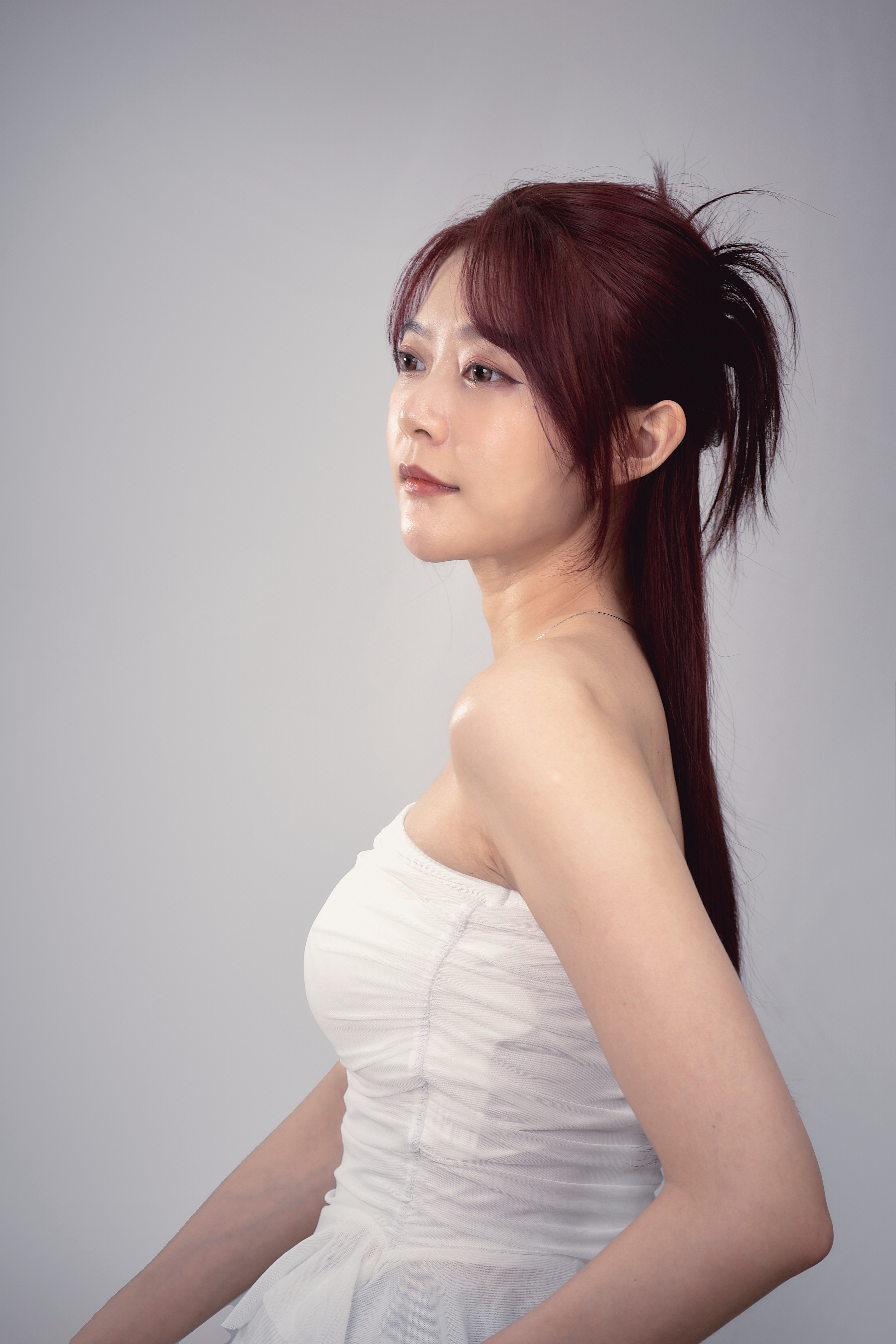 Wendy 設計師側身形象照